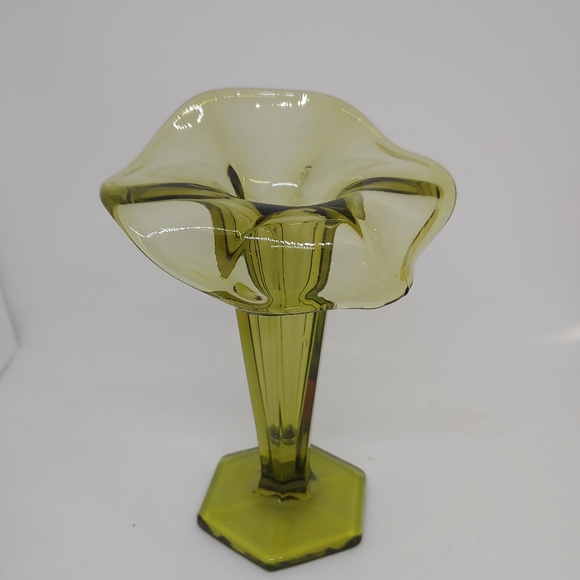 Westmoreland Avocado Green Jack in the Pulpit Glass Vase - Picture 6 of 10